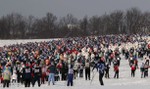 'Лыжня России' в Яхроме, около 50 км от Москвы, 12 февраля 2012 года.
