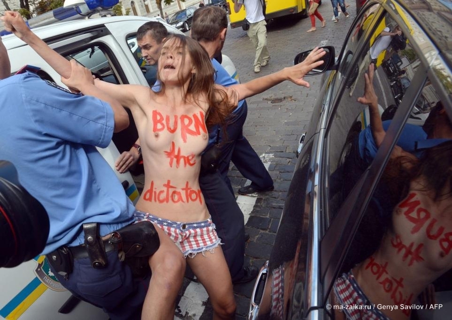 Femen как могли поддержали Навального