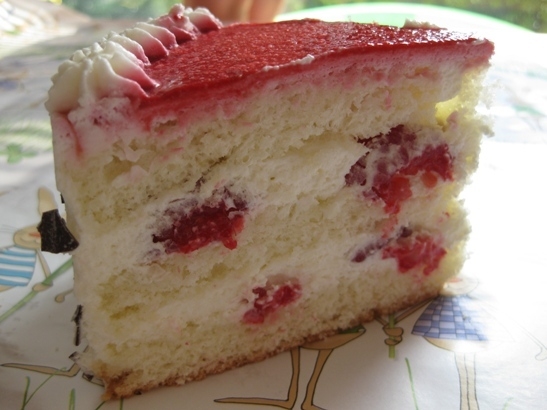 Бисквитный торт с малиной (2) (547x410, 132Kb)