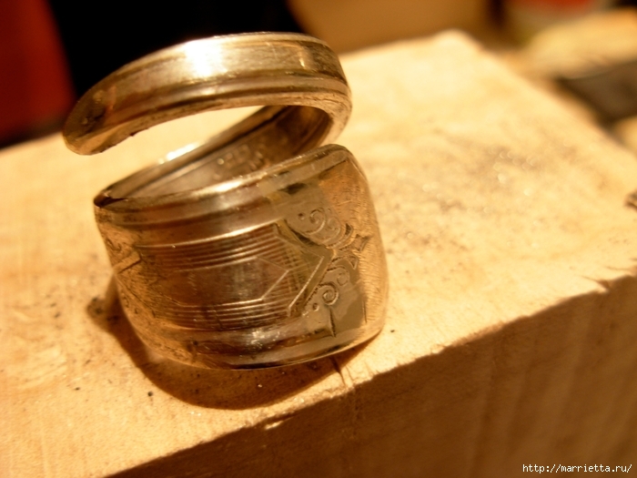 Как сделать кольцо из серебряной ложки (41) (700x525, 229Kb)