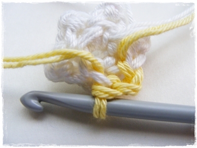 Вязание крючком. Летняя шляпка с цветком для девочки. Мастер-класс (51) (400x300, 82Kb)