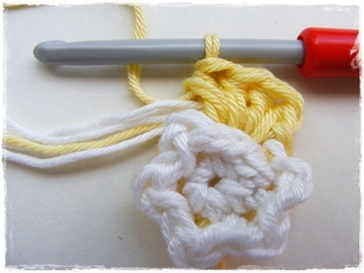 Вязание крючком. Летняя шляпка с цветком для девочки. Мастер-класс (53) (400x300, 91Kb)