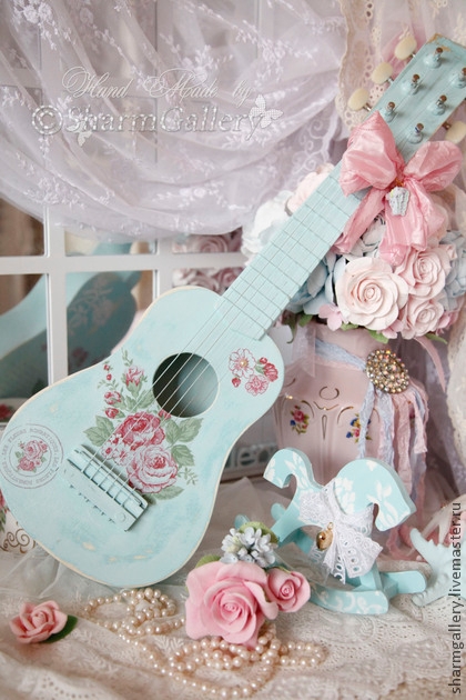 a3913876551-dlya-doma-interera-roses-on-blue-gitara-dlya-n4248 (420x630, 210Kb)