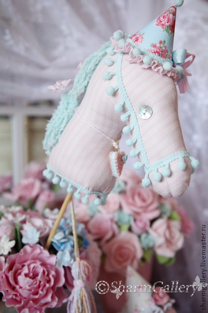 e0311262127-kukly-igrushki-sweet-toy-loshadka-na-palochke-n1300 (420x630, 170Kb)