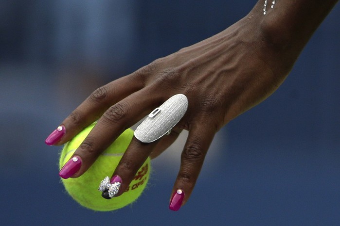 Левая рука американской теннисистки Венеры Уильямс
