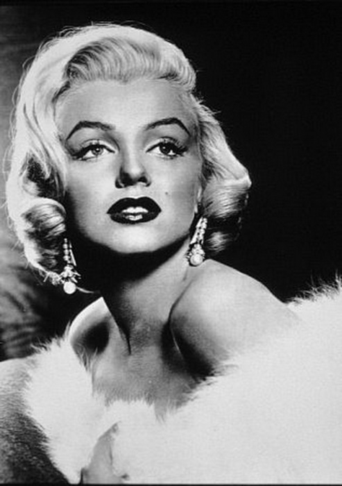 kinopoisk.ru-Marilyn-Monroe-392302 (493x700, 76Kb)
