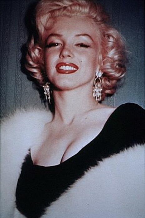 kinopoisk.ru-Marilyn-Monroe-392285 (465x700, 76Kb)