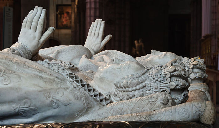 4497432_800pxCatherine_de_Medicis_Henri_II_gisants_basiliqueSaintDenis (700x411, 60Kb)
