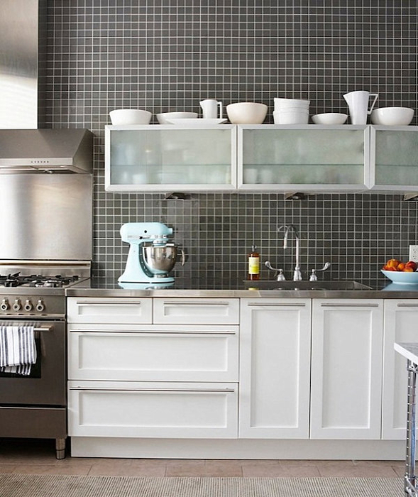 white-kitchen-stainless-steel-countertops-black-backsplash (589x700, 350Kb)