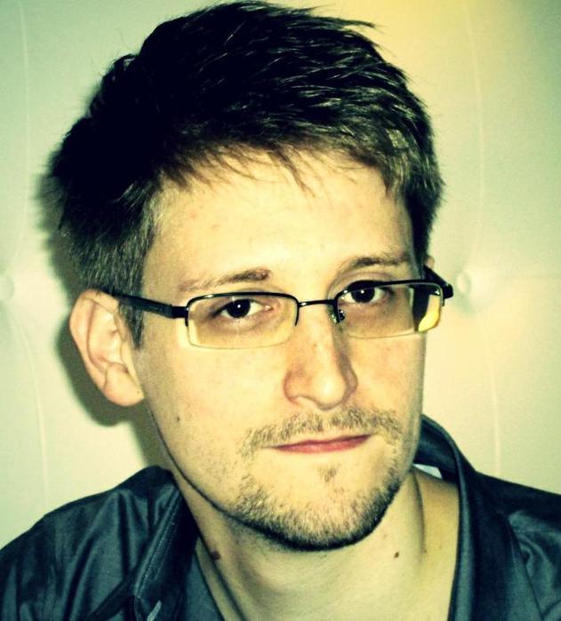 edwardsnowden_201310031119120 (631x700, 54Kb)
