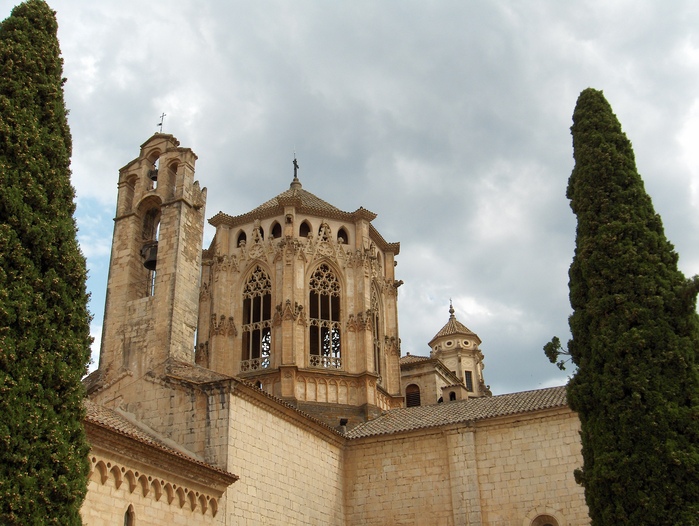 Spain_PobletMonastry_BellTowers (699x526, 166Kb)