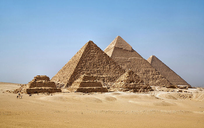 46093309_800pxAll_Gizah_Pyramids3.jpg