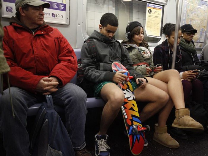 День в метро без штанов (9 фото агентства Reuters)