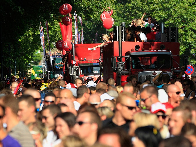 В Брюсселе прошел парад "Dance for Life"