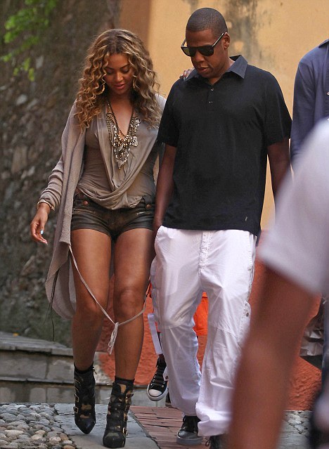 Голая Beyonce готова показать все свои секреты!