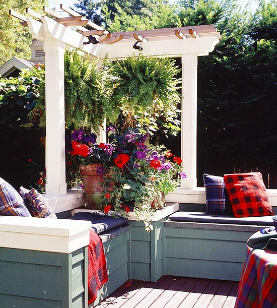 small-garden-pergola-design-ideas-sun-protection (550x611, 414Kb)