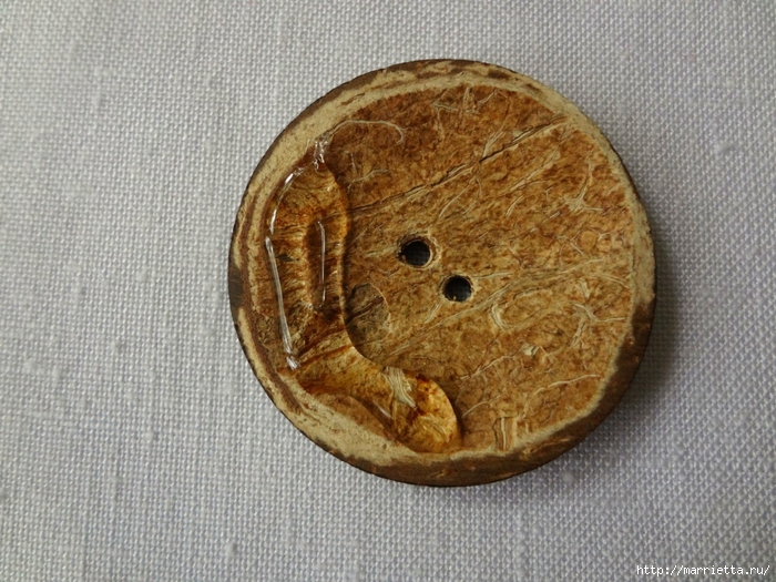 Винтажная брошь из деревянной пуговицы (2) (700x525, 341Kb)