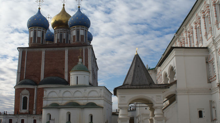 дворец Олега и Успенский собор