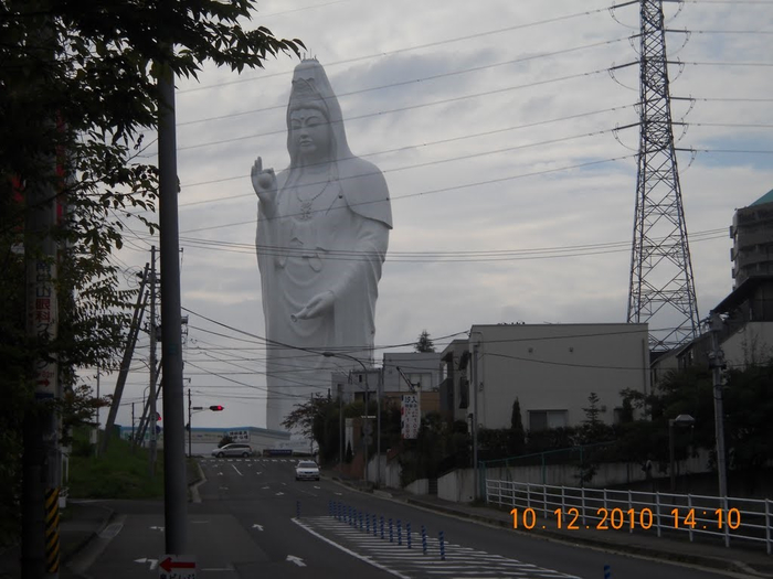гигантская статуя бодхисатвы Авалокитешвыары в японии 4 (700x525, 279Kb)