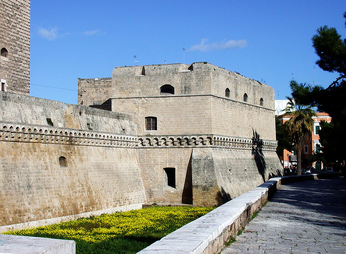Castello_di_Bari (700x514, 319Kb)