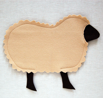 Sheep-Pillows-sewing1 (425x405, 255Kb)