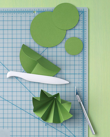 Елочки из бумаги в технике оригами. Видео мастер-класс (9) (360x450, 139Kb)