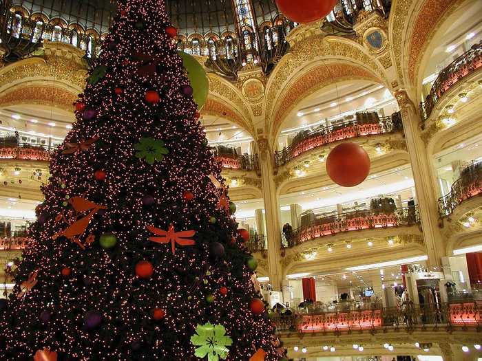 Christmas-in-Paris-Wallpaper__yvt2 (700x525, 584Kb)