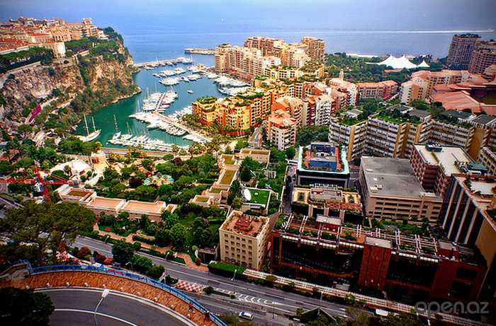 3085196_1351487706_72524455_all_sizes__looking_over_monaco__flickr__p (700x461, 739Kb)