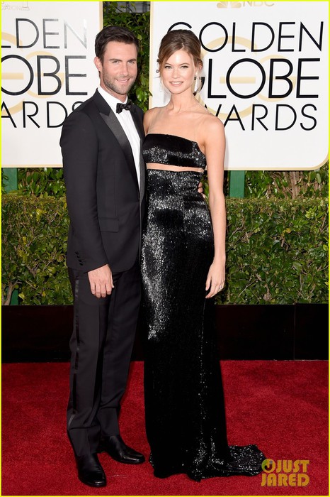 adam-levine-behati-prinsloo-golden-globes-red-carpet-2015-03 (466x700, 104Kb)