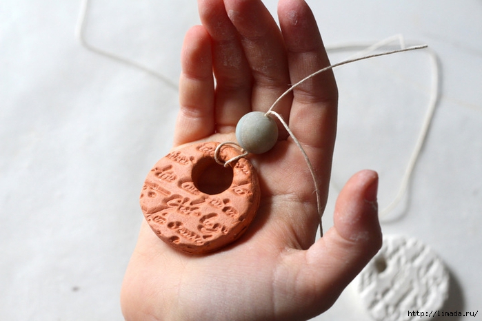 essential-oil-diffuser-necklace (700x466, 181Kb)