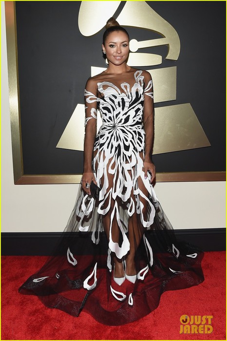 kat-graham-sheer-gown-at-grammys-01 (466x700, 86Kb)