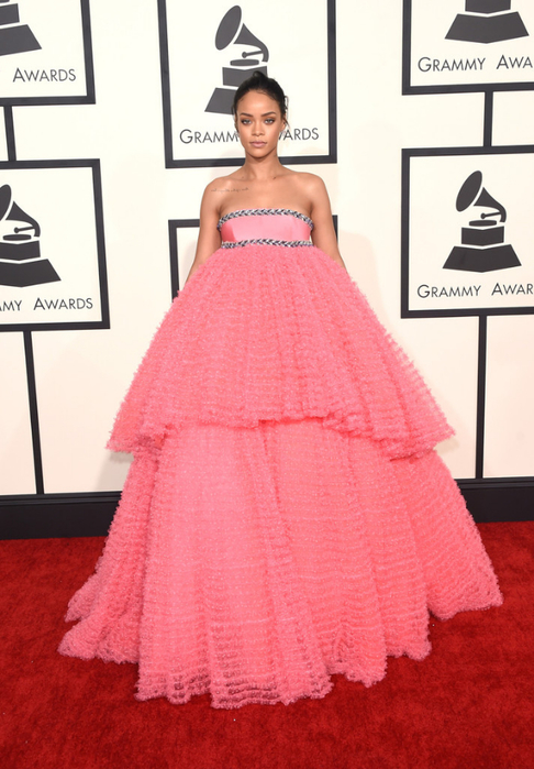 rihanna-giambattista-valli-couture-pink-dress-grammys-2015 (486x700, 354Kb)