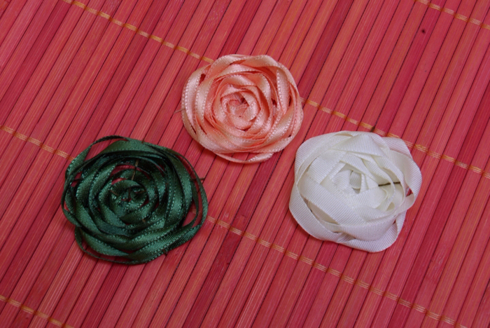 Вышиваем лентами розы (6) (700x468, 456Kb)
