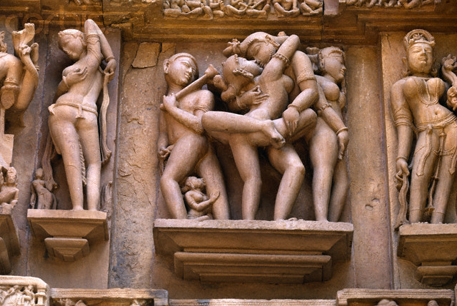 http://img0.liveinternet.ru/images/attach/c/0/32/323/32323236_Erotic_Sculpture_on_Lakshmana_Temple.jpg