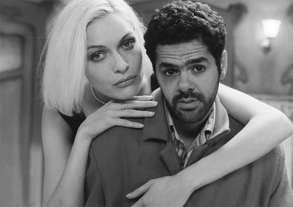 angel-a_movie_image_rie_rasmussen_and_jamel_debbouze__2_ (600x423, 78Kb)