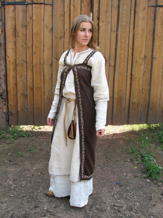 Костюм женский средневековый, Скандинавия, X в (рубаха нижняя, верхняя, сар