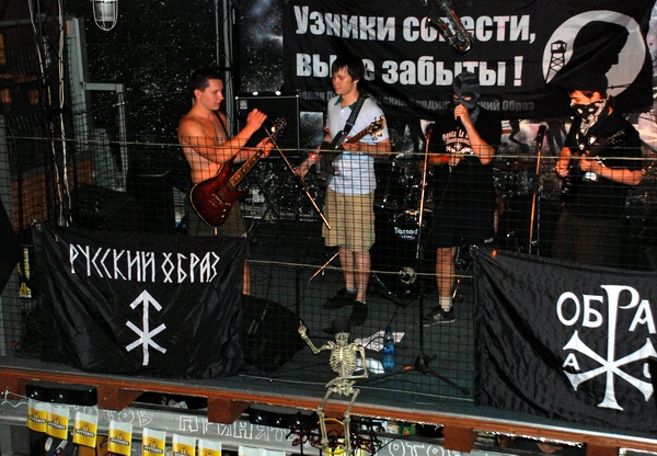 любовь гранью группа хук справа что случилось попки бритые киски