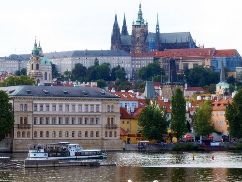 48122896_1251563620_1247491333_praga.jpg