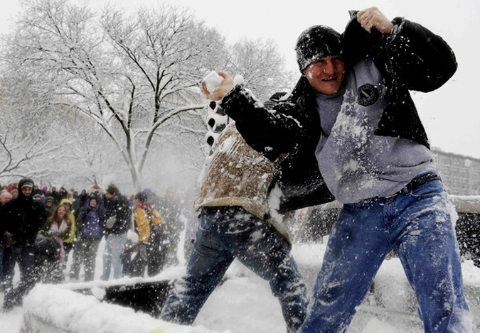 Снежный флэшмоб в Dupont Circle в Вашингтоне, 6 февраля 2010 года.