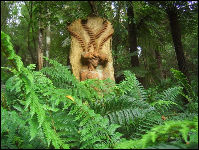 "Святилище
гончара" - скульптуры Уильяма Рикетса (William Ricketts)