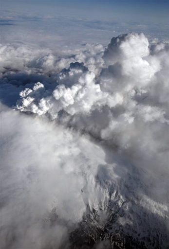 Сенсационное заявление ученых: вулкан Исландии не успокоится 60 лет, а пик извержений 1271575289_6 (347x512, 104 Kb)