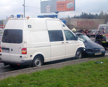 Автомобиль кортежа Януковича попал в аварию. Погиб один человек. 