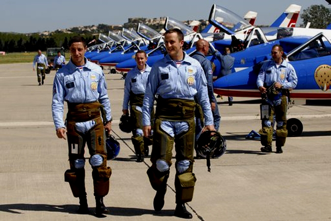 Авиашоу французской команды высшего пилотажа 'Патруль де Франс' ('Patrouille de France'), Салон-де-Прованс, 25 мая 2010 года.