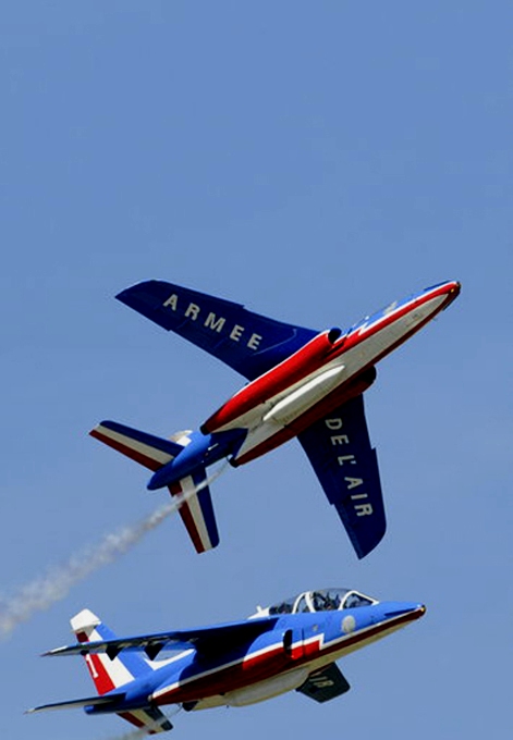 Авиашоу французской команды высшего пилотажа 'Патруль де Франс' ('Patrouille de France'), Салон-де-Прованс, 25 мая 2010 года.