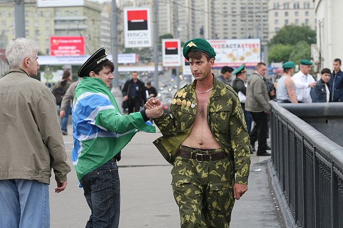 В неблагоприятных погодных условиях  прошел День пограничника, Москва, 28 мая 2010 года.