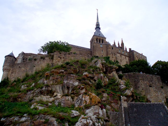 Аббатство Мон-Сен-Мишель (Mont Saint-Michel) (700x525, 71Kb)
