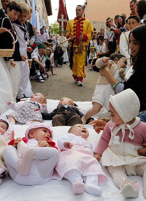 Празднование Корпус Кристи (Corpus Christi) в Кастрильо-де-Мурсия, около Бургос, северная Испания 3-6 июня 2010 года.