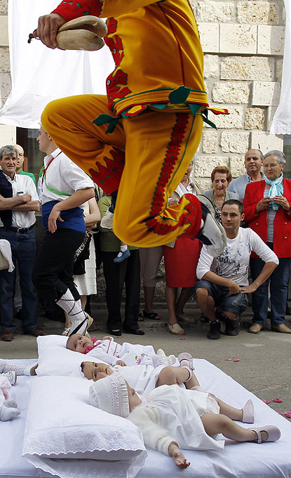 Празднование Корпус Кристи (Corpus Christi) в Кастрильо-де-Мурсия, около Бургос, северная Испания 3-6 июня 2010 года.