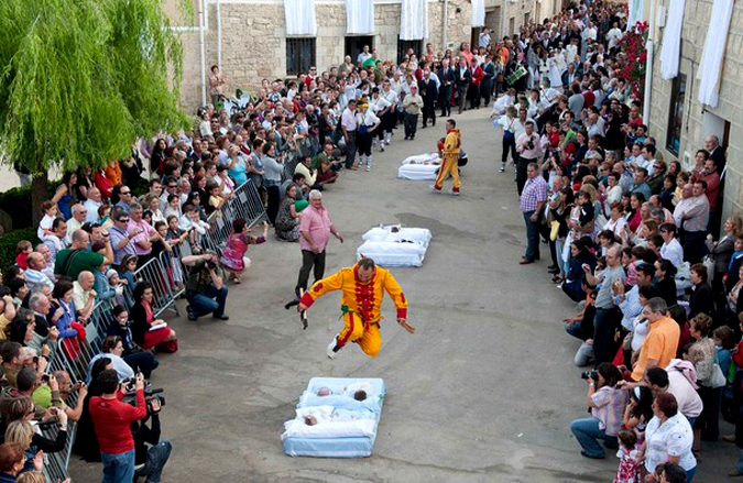 Празднование Корпус Кристи (Corpus Christi) в Кастрильо-де-Мурсия, около Бургос, северная Испания 3-6 июня 2010 года.