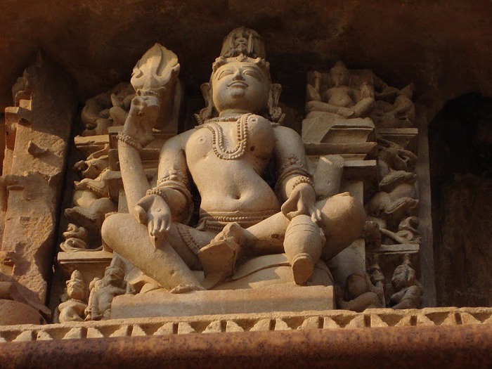 ИНДИЯ: Храмы Кхаджурахо (The Temples of Khajuraho) 76211